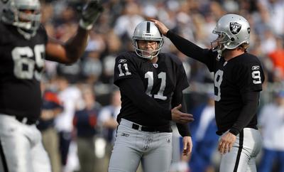 Sebastian Janikowski z numerem 11 w barwach Oakland Raiders