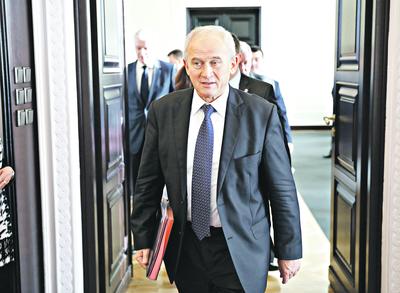 STADKO TCHÓRZEWSKIEGO: Firmy energetyczne, które rozważają wspólny zakup aktywów EDF, są nadzorowane przez Krzysztofa Tchórzewskiego, ministra energii. Minister chętnie ostatnio powtarza, że w polskiej energetyce nie powinno być miejsca dla podmiotów nastawionych wyłącznie na zysk. [FOT.