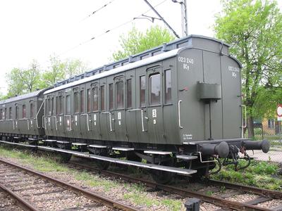 Takimi wagonami osobowymi, tzw. boczniakami, podróżowali pasażerowie tragicznego składu.