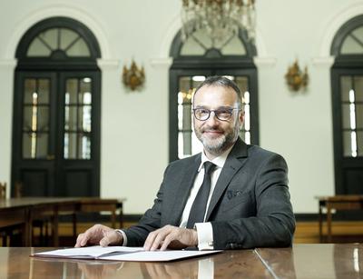 Jak poprawić dostęp do leków sierocych Wiceminister zdrowia Marcin Czech: W przypadku terapii stosowanych w chorobach rzadkich i ultrarzadkich warto rozważyć odstępstwo od ogólnie przyjętej procedury oceny leków z zachowaniem ich efektywności kosztowej i wpływu na budżet.