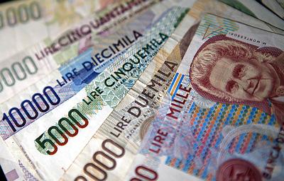 Wszystkie włoskie straciły wartość 6 grudnia 2011. Kurs wymiany w momencie wprowadzenia to 1 EUR = 1936,27 lira (FOT. Bloomberg)