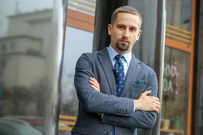 DWIE OPCJE Jan Sakławski, radca prawny, partner w kancelarii Brysiewicz i Wspólnicy, podkreśla, że jeśli beneficjent jest niewypłacalny, to powinien zrestrukturyzować prowadzoną firmę lub złożyć wniosek o ogłoszenie upadłości.