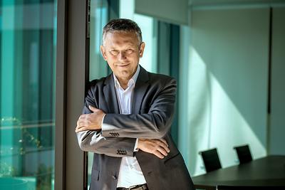 NA LĄDZIE, RZEKACH I MORZU: Grupa OT Logistics, którą kieruje Zbigniew Nowik, dysponuje kilkoma terminalami, ponad 50 lokomotywami i 800 barkami. Realizuje także usługi spedycji morskiej. Zwiększa potencjał, by pozyskać nowe ładunki i klientów.