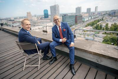 CEL: Nikt nie lubi się narzucać, a każdy woli być przedstawiony. Dlatego dążymy do tego, by elementem każdego wydarzenia biznesowego był profesjonalnie poprowadzony networking — mówią Witold Antosiewicz i Grzegorz Turniak, autorzy „Praktycznego poradnika networkingu”.
