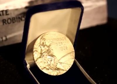 Medal Owensa (źródło: youtube.com)