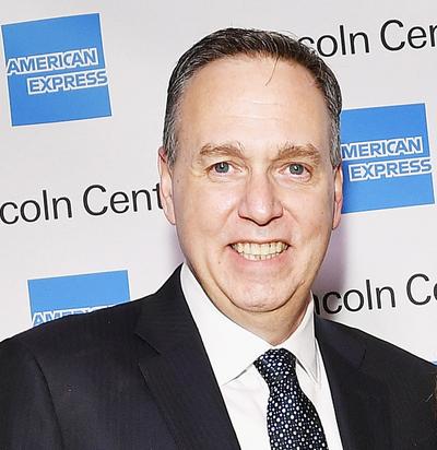 MOCNA MARKA Z USA: Kierowany przez Stephena J. Squeriego American Express
może być kolejną po JP Morganie i Standard Chartered znaną marką z sektora
usług finansowych, która wejdzie do Polski.