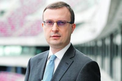 DOBRA ZMIANA: Paweł Borys zamienił dyrektorski fotel w PKO BP na stanowisko prezesa Polskiego Funduszu Rozwoju. Zdaniem ekspertów, będzie miał okazję wykorzystać doświadczenie nie tylko z sektora bankowego, ale również z zarządzania funduszami. Ma także solidny background teoretyczny, który zebrał w pracy naukowej.