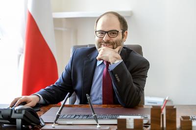 …DO TYŁU:
