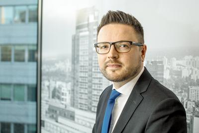 DEWELOPERZY NIE ZWALNIAJĄ TEMPA: W 2016 r. deweloperzy byli najbardziej aktywni w historii rynku biurowego w Polsce. W całym kraju w budowie jest 1,4 mln mkw. Najwięcej w Warszawie, a zaraz potem w Krakowie — mówi Mateusz Polkowski, dyrektor działu badań rynku i doradztwa w JLL.