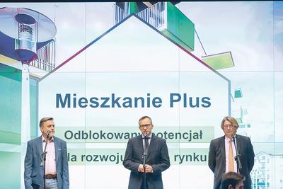 PLANY: Mirosław Barszcz, prezes BGK Nieruchomości, Artur Soboń, wiceminister inwestycji i rozwoju, oraz Maciej Żukowski, dyrektor Departamentu Podatków Dochodowych w Ministerstwie Finansów, zachęcali samorządy do aktywniejszego udziału w realizacji programu „Mieszkanie+”.