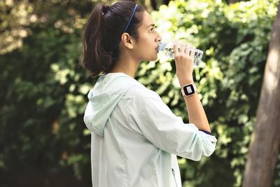 Z
PORTFELEM NA RĘKU: Santander Bank Polska oferuje płatności zegarkami z funkcją
Garmin Pay i Fitbit Pay — rozwiązania przydatne dla osób, które lubią aktywność
fizyczną.