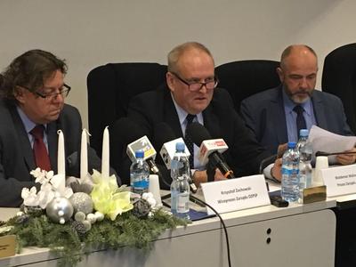 Od lewej: Krzysztof Żochowski, wiceprezes zarządu OZPSP; Waldemar Malinowski, prezes zarządu; Andrzej Bujnowski, OZPSP