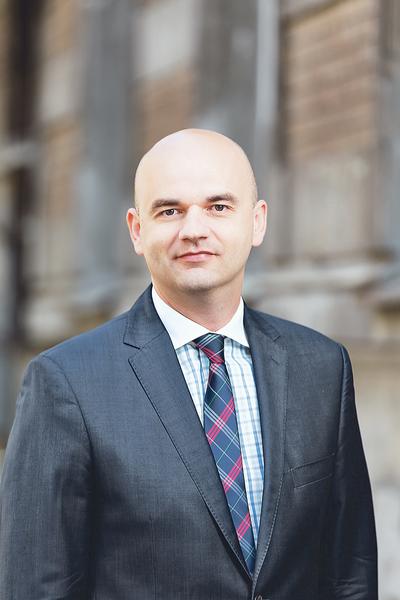 ZDJĄĆ
PRESJĘ: Krzysztof Mazurek, prezes Altus TFI, przekonuje, że czas będzie
sprzymierzeńcem towarzystwa i klientów.