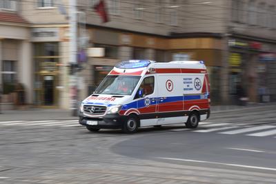 Projekt nowego rozporządzenia w sprawie doskonalenia zawodowego ratowników medycznych przewiduje, że za udział w kursie doskonalącym
umiejętności w zakresie prowadzenia
pojazdu uprzywilejowanego w ruchu
drogowym ratownicy będą mogli otrzymać 5 pkt edukacyjnych.