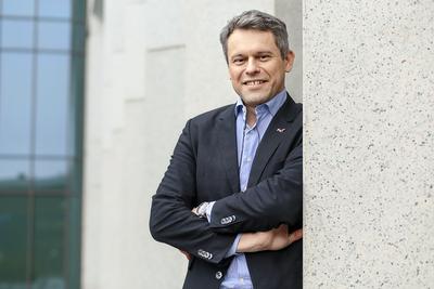 CZAS
NA WDROŻENIE: Resort finansów chce ułatwić przedsiębiorcom przygotowanie się do
nowego trybu poboru WHT i usprawnić go w sytuacjach, które nie budzą
wątpliwości — wynika z zapowiedzi wiceministra Filipa Świtały. Płatnicy i
podatnicy mogą też zyskać więcej czasu na wdrożenie koniecznych procedur.