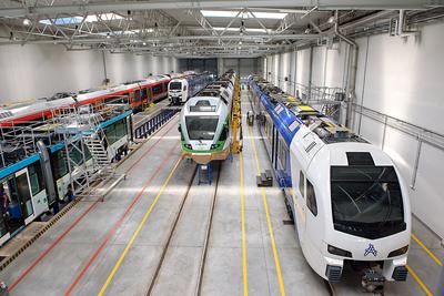 WYPRODUKOWANO W SIEDLCACH: Stadler sporo zarabia sprzedając wyprodukowane w Siedlcach pojazdy krajowym i zagranicznym klientom. Szacuje, że 60 proc. wśród jego dostawców stanowią polscy kontrahenci — współpracuje z 2 tys. rodzimych firm.