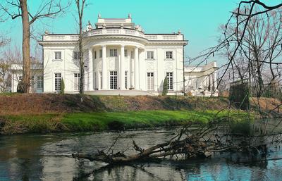 KONSTANCIŃSKIE ŁAZIENKI: Ewentualna sprzedaż byłej rezydencji Ryszarda Krauzego może być jedną z rekordowych transakcji na raczkującym wciąż rynku luksusowych nieruchomości w Polsce.
