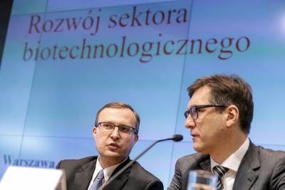 Paweł Przewięźlikowski, prezes Selvity, narzeka, że ze względu na ostrożność
inwestorów instytucjonalnych i nieznajomość branży biotechnologicznej polscy
naukowcy przez lata nie mogli liczyć na finansowanie innowacyjnych projektów.
Teraz pieniędzy na rynku przybywa, w czym dużą zasługę ma kierowany przez Pawła
Borysa Polski Fundusz Rozwoju.