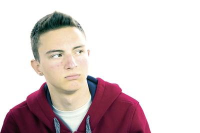Trądzik należy do najczęstszych chorób skóry, a jego występowanie często niesie ze sobą wiele negatywnych implikacji psychospołecznych