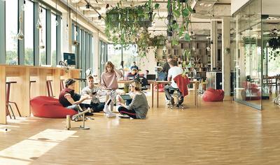 W POSZUKIWANIU INNOWACYJNOŚCI W SANTANDER BANK POLSKA: Proces poszukiwania nowoczesnych rozwiązań wspomagany jest przez metody Design Thinking i Lean Startup.