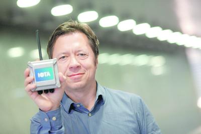 ZMIENIĆ RZECZYWISTOŚĆ: Dariusz Nachyła, szef Every European Digital, odszedł z korporacji, bo chciał po sobie zostawić konkretny i namacalny ślad. Przygotował wiele ciekawych produktów, teraz przed nim najtrudniejsze zadanie — przekonać klientów, że potrzebują urządzeń, bez których jakoś sobie do tej pory radzili.