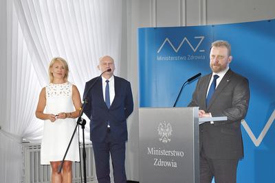 Na zdjęciu (od lewej ): Małgorzata Gałązka-Sobotka, członek rady programowej „Wspólnie dla Zdrowia”, Jerzy Bochyński, członek zarządu Forum Ekonomicznego w Krynicy i Łukasz Szumowski, minister zdrowia