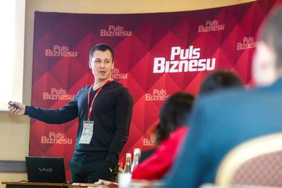 Ambicje: Trudno liczyć na lojalność pracownika, który nie umie wytłumaczyć, czym zajmuje
się w pracy. Zmieni firmę na taką, która zapewni mu poczucie rozwoju i
spełnienia — mówi Bartłomiej Brach, trener biznesu, wykładowca i doktorant w
Instytucie Kapitału Ludzkiego Szkoły Głównej Handlowej.