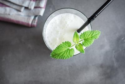 Z badań wynika, że spożywanie niskotłuszczowych fermentowanych produktów mlecznych: jogurtów, kefirów, zsiadłego mleka odgrywa rolę w profilaktyce zawału serca.