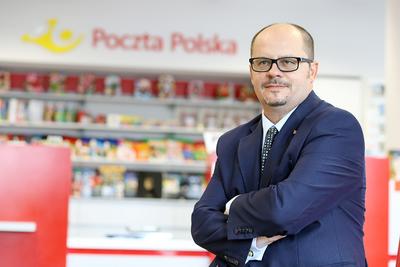 BEZ
KONKURENCJI: Poczta Polska, którą kieruje Przemysław Sypniewski, w poprzednich
przetargach na obsługę korespondencji sądów musiała walczyć z grupą Rafała
Brzoski. Teraz konkurencji nie miała, ale podkreśla, że znacznie wyższe ceny to
efekt innej specyfikacji i rosnących kosztów pracy, nie braku rywala.