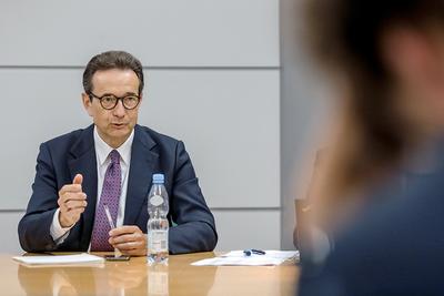 Czysto i korzystnie: Robert Neymann, prezes Biotonu, od kilku tygodni przekonuje, że sprzedaż SciGenu jest przeprowadzona prawidłowa i korzystna dla spółki. Mniejszościowych akcjonariuszy to nie przekonuje.