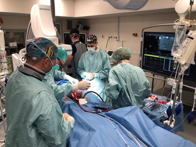 8 listopada 2019 r. zespół elektrofizjologii z I Katedry i Kliniki Kardiologii WUM we współpracy z Kliniką Kardiochirurgii wykonał zabieg ablacji u pacjenta z burzą elektryczną.