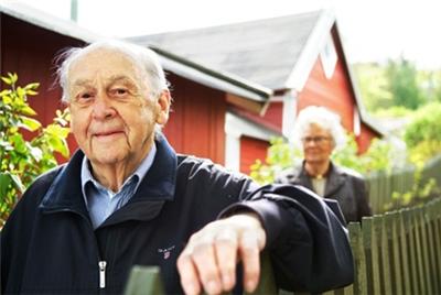 Seniorzy najchętniej mieszkaliby we własnym domu.