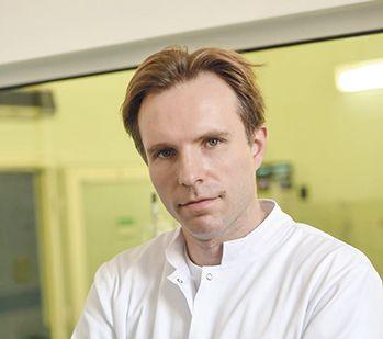 prof. dr hab. n. med. Bartosz Karaszewski