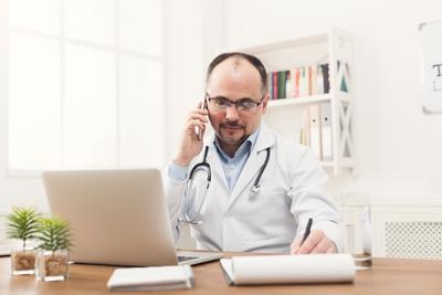Transplantolodzy uczulają lekarzy POZ, aby z pacjentami po przeszczepieniach kontaktowali się telefonicznie, jeżeli jedynym celem wizyty jest wypisanie recepty.