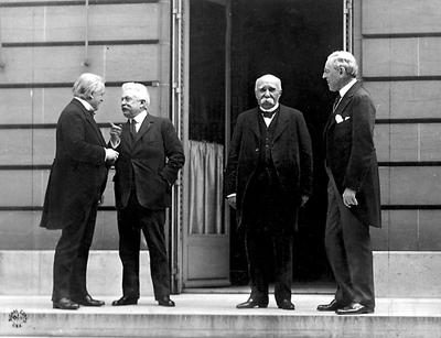 Wielka Czwórka, ale tym razem polityków. Od lewej: premier Wielkiej Brytanii Lloyd George, premier Włoch Orlando, premier Francji Clemenceau i prezydent USA Wilson