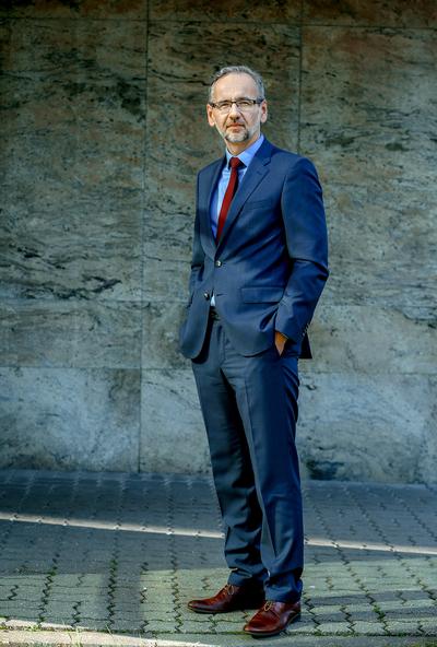 WAŻNE ZADANIE: NFZ od kilku lat przymierzał się do budowy nowego systemu IT. W końcu zapadły twarde decyzje i przyszła pora na działanie. Według Adama Niedzielskiego, zastępcy prezesa NFZ ds. operacyjnych, pierwsze przetargi na nowe rozwiązanie mogą ruszyć w przyszłym roku.