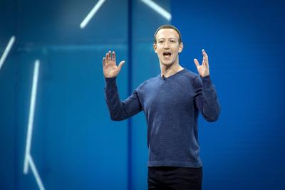 PALIWO DLA BOGACTWA: Fortuny zasilane technologiami stanowią jedną piątą szacowanego na 5 bln USD łącznego bogactwa wszystkich miliarderów z listy Bloomberga. Mark Zuckerberg, który mógłby być wnukiem Warrena Buffetta, dorobił się na internetowej usłudze, z której korzysta już 2 mld osób.