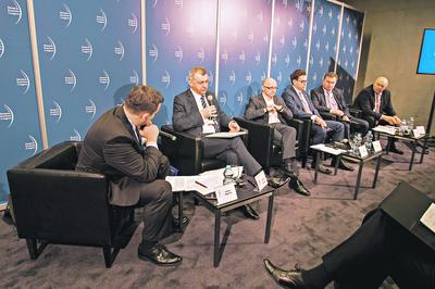 PRZESZŁOŚĆ I PRZYSZŁOŚĆ: