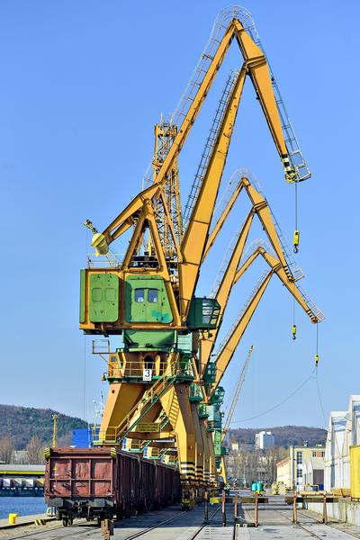 GROŹNE OPÓŹNIENIA: Na liście zagrożeń w rozwoju przeładunków, portowcy i rządowi urzędnicy wymieniają opóźnienia w realizacji inwestycji kolejowych. Niedawno PKP PLK unieważniły kilka przetargów dotyczących poprawy dostępu do terminali, bo oferty przekraczały kosztorys. Inwestycje z tej perspektywy opóźniają się, a portowcy i kolejarze już myślą o kolejnych.
