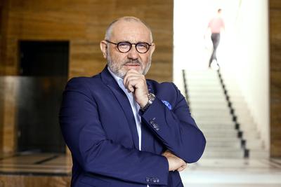 SPÓJNY SYSTEM LECZENIA: Kluczem do efektywności leczenia psychiatrycznego jest spójność. Ten sam lekarz powinien przyjmować chorego ambulatoryjnie w ośrodku, w szpitalu i podczas rehabilitacji. Planujemy zaproponować taki system — mówi Grzegorz Goryszewski.