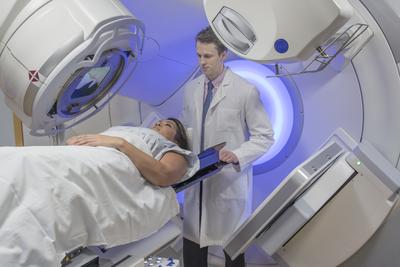 Radioterapia może trwać sekundę, zamiast kilku tygodni - przekonują amerykańscy naukowcy.