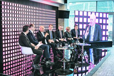 „Czas na patriotyzm lokalny” to cykl debat zorganizowany przez „Puls Biznesu”. Biorą w nich udział lokalni przedsiębiorcy, przedstawiciele administracji samorządowej oraz ogólnopolskich instytucji wspierających biznes. Ich celem jest próba odpowiedzi na pytania: czy w globalizującym się świecie warto wykazywać się lokalnym patriotyzmem, jakie wyzwania stoją przed regionem oraz jak usprawnić współpracę na linii biznes-samorząd.