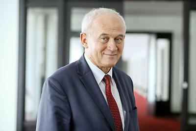 Pomysły ministra: Krzysztof Tchórzewski, minister energii, wieloma pomysłami już zadziwił rynek. Najnowszy – finansowanie Ostrołęki gotówką przez firmy też jest nieoczywisty.