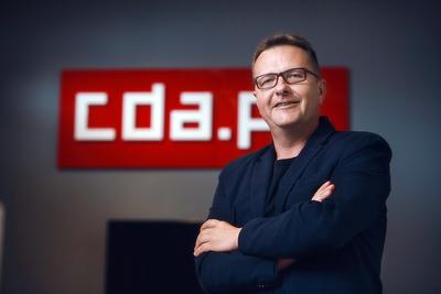 CDA musi czekać na debiut Po tym, jak „PB” opisał w październiku
zarzuty amerykańskiej MPAA wobec CDA i stanowisko spółki kierowanej przez
Jarosława Ćwieka, dodatkowych wyjaśnień zażądała GPW.