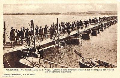 Niemiecki most pontonowy zbudowany na Wiśle w 1915 r.
