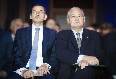 Prezes NBP Adam Glapiński (z prawej), premier Mateusz Morawiecki