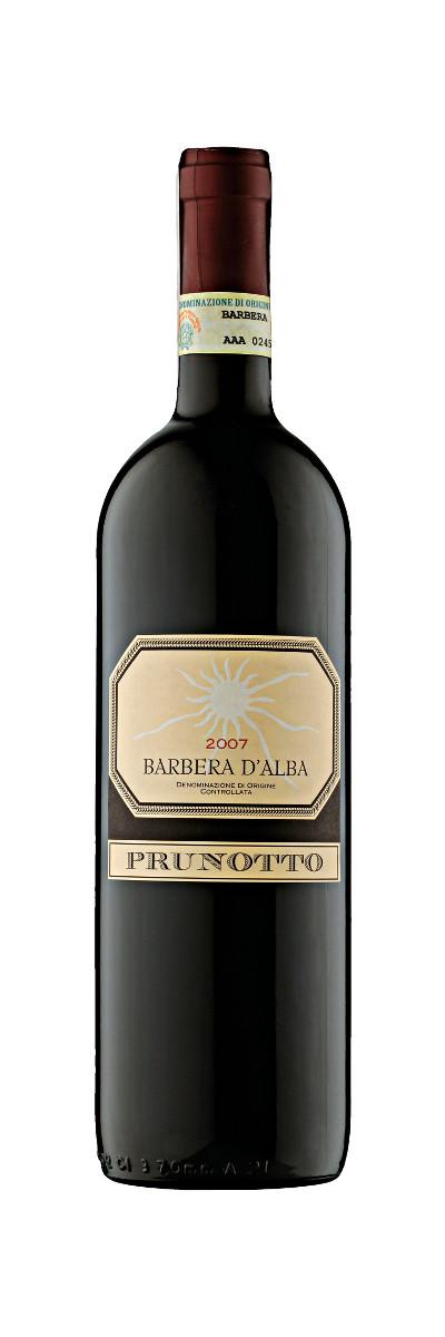 2. Prunotto Barbera d’Alba DOC; Miękkie taniny, solidny zastrzyk alkoholu i kwasowości, trwały, owocowy sznyt świetnie poradzą sobie z treściwą podstawą, nie kłócąc się i nie zniekształcając atrakcji truflowego aromatu (FOT. ARC)