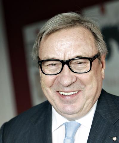 PRODUCENT
MEBLI: Maciej
Formanowicz, prezes, założyciel i główny akcjonariusz Forte, ma około jednej
trzeciej akcji spółki.