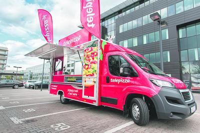 TESTOWANIE NOWINEK: Hiszpańska Telepizza wybrała polski rynek do testów nowej formy sprzedaży – z ciężarówek przy parkach, skwerach, miejskich plażach. W tym roku wyjadą cztery ciężarówki. W przyszłym spółka podejmie decyzję o skali przedsięwzięcia.