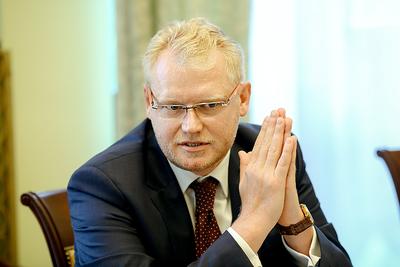 Nie
tracą nadziei Konfederacja Lewiatan ma jeszcze nadzieję, że uda się w Senacie
wprowadzić chroniące firmy poprawki do ustawy o split payment, pilotowanej
przez Pawła Gruzę, wiceministra finansów.